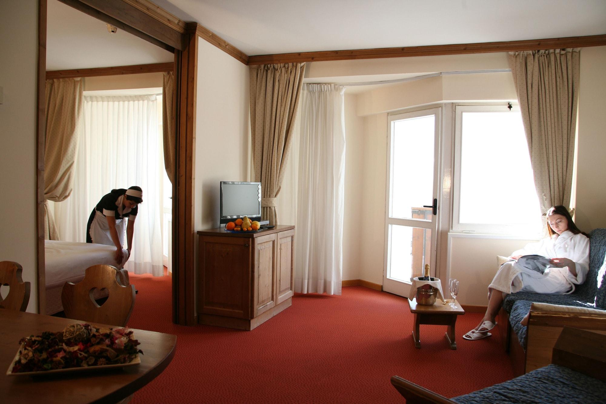 阿拉斯加科尔蒂纳丹酒店 科尔蒂纳丹佩佐 外观 照片